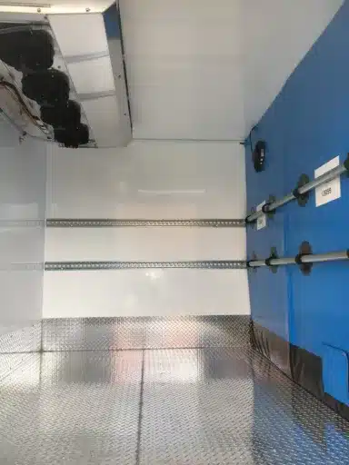 Divider wall splitting a refrigerated truck body into two zones